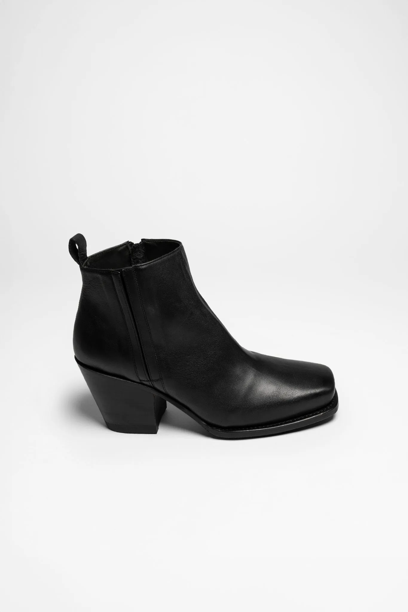 12131 LAYA Damen Schwarz