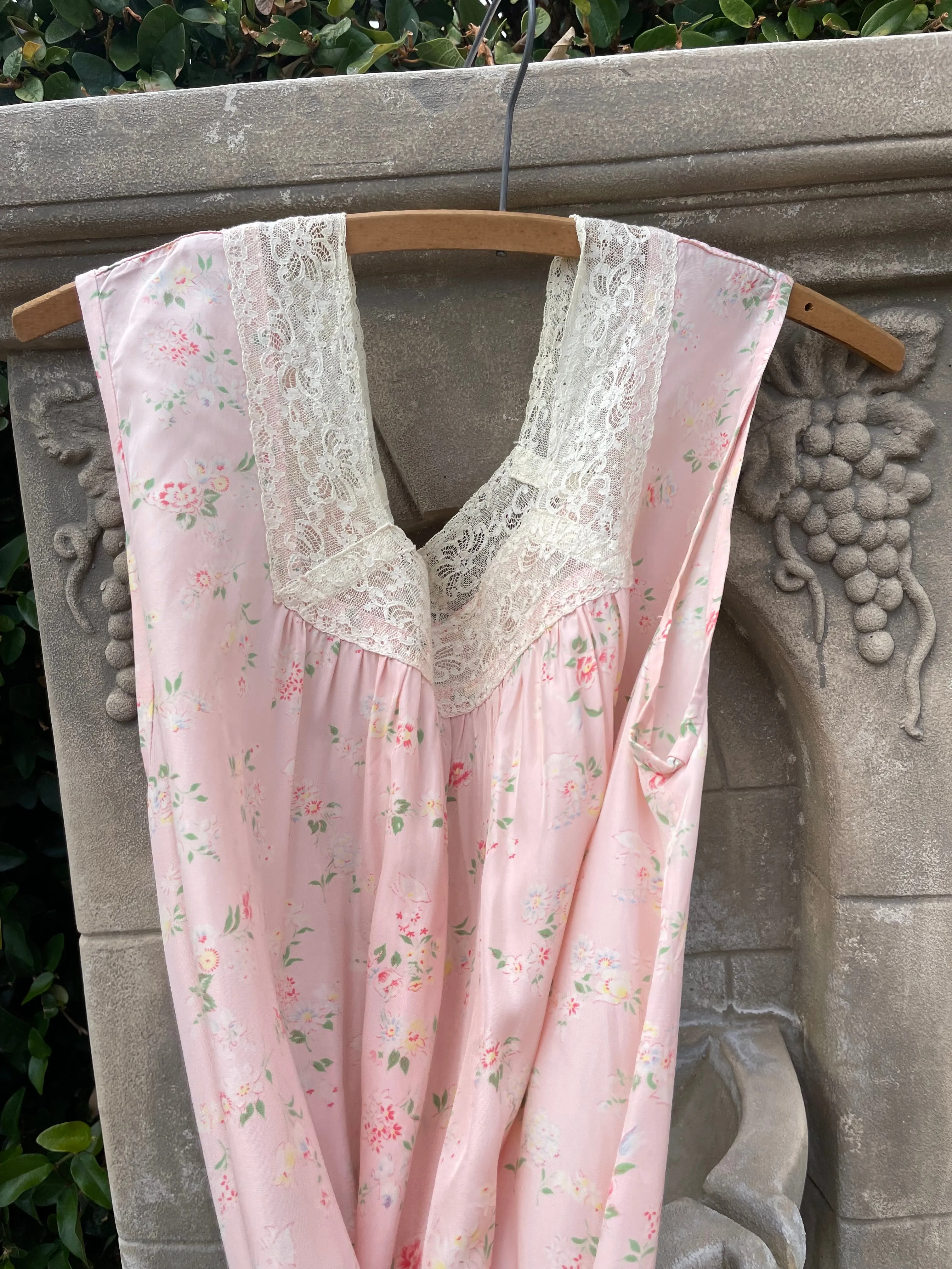 1940s Rayon Pale Pink Floral Louge Dress