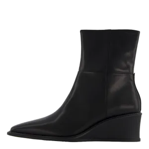 Aino Black