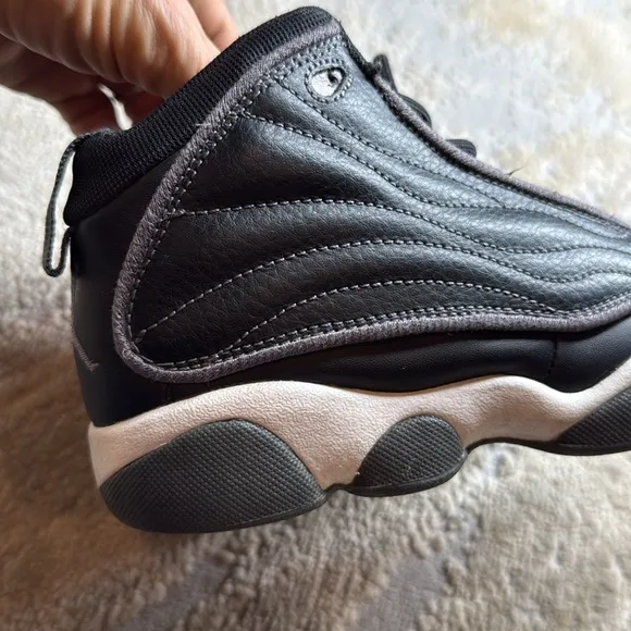Air Jordan Pro Strong (GS) Black White Sneakers size 1 Y in GUC