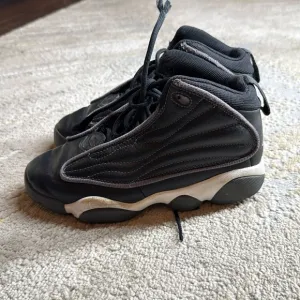 Air Jordan Pro Strong (GS) Black White Sneakers size 1 Y in GUC