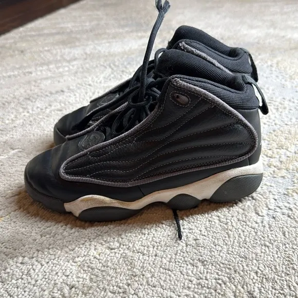 Air Jordan Pro Strong (GS) Black White Sneakers size 1 Y in GUC