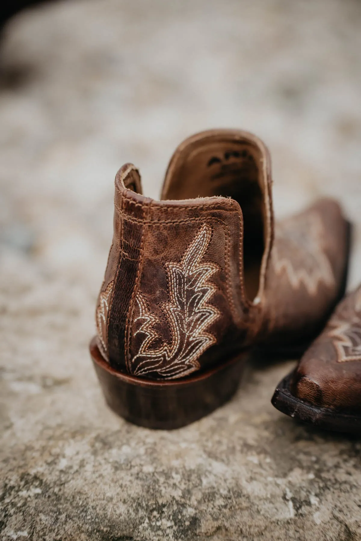 Ariat Dixon Low Heel - Brown {Sizes 5.5 & 6.5  ONLY}