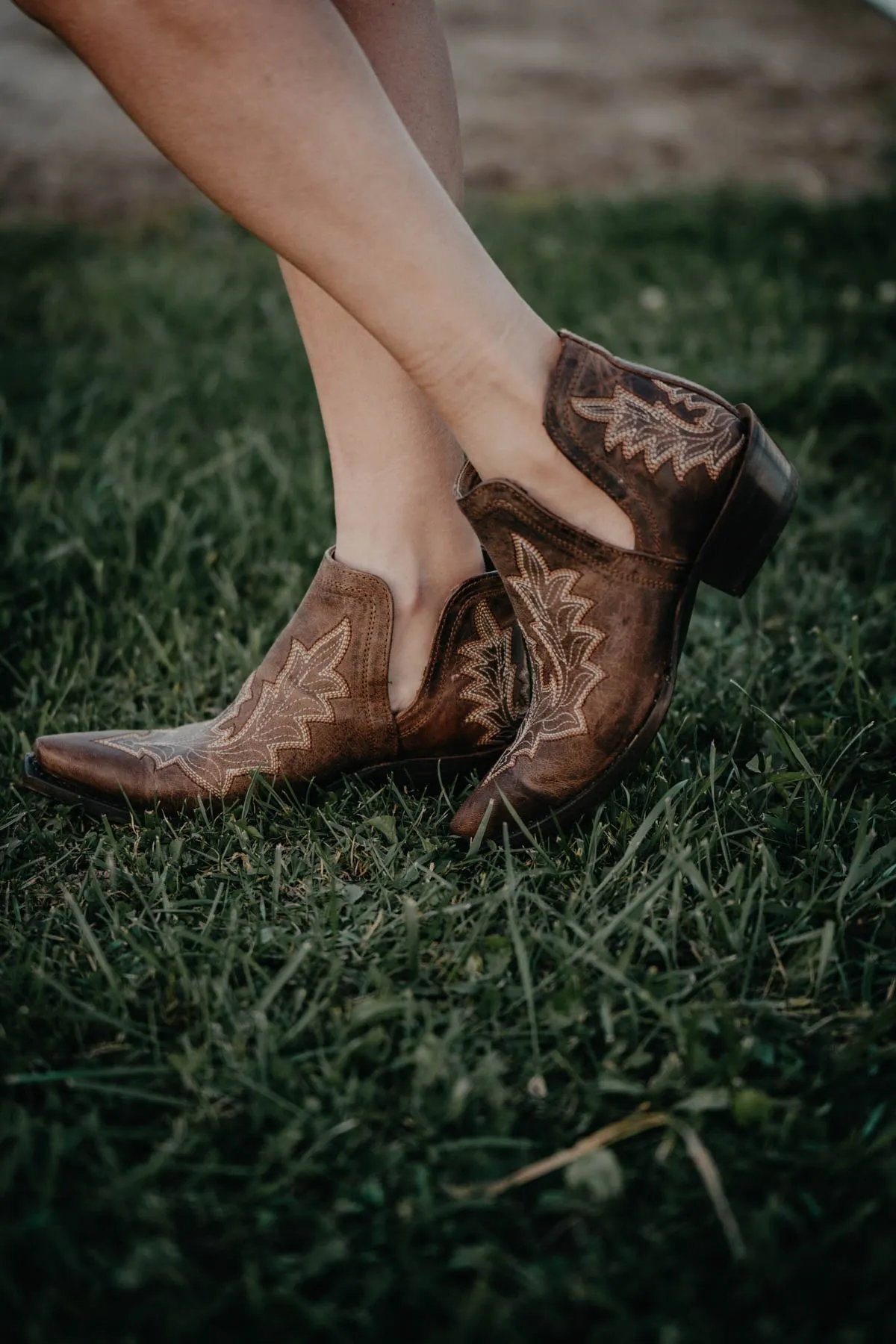 Ariat Dixon Low Heel - Brown {Sizes 5.5 & 6.5  ONLY}