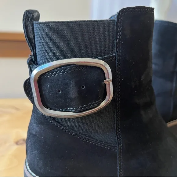 BLONDO DANIKA BLACK NUBUCK BOOTS 7M WATERPROOF ANKLE ZIP LUG SOLE EDGY CASUAL