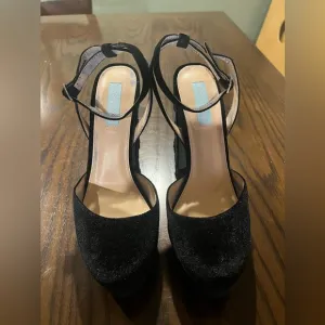 Blue By Betsey Johnson Round Toe Velvet Platform Heels With Beaded Heel Size 10