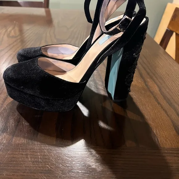 Blue By Betsey Johnson Round Toe Velvet Platform Heels With Beaded Heel Size 10