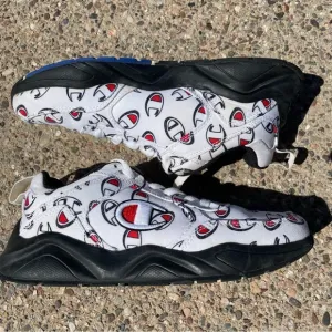 Champion 93 Eighteen &quot;Repeat C&quot; Logo White/Black Sneakers Youth 5