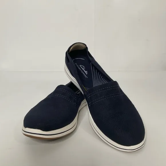 Clarks Cloudsteppers Breeze Slip-On Dark Navy Canvas White Sole Sneakers Sz 8.5.