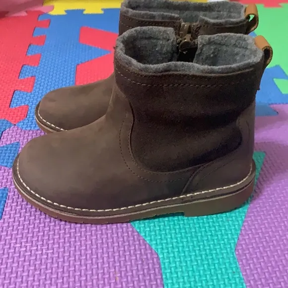 Clarks Toddler Leather Zip Up Ankle Boots (EUC)