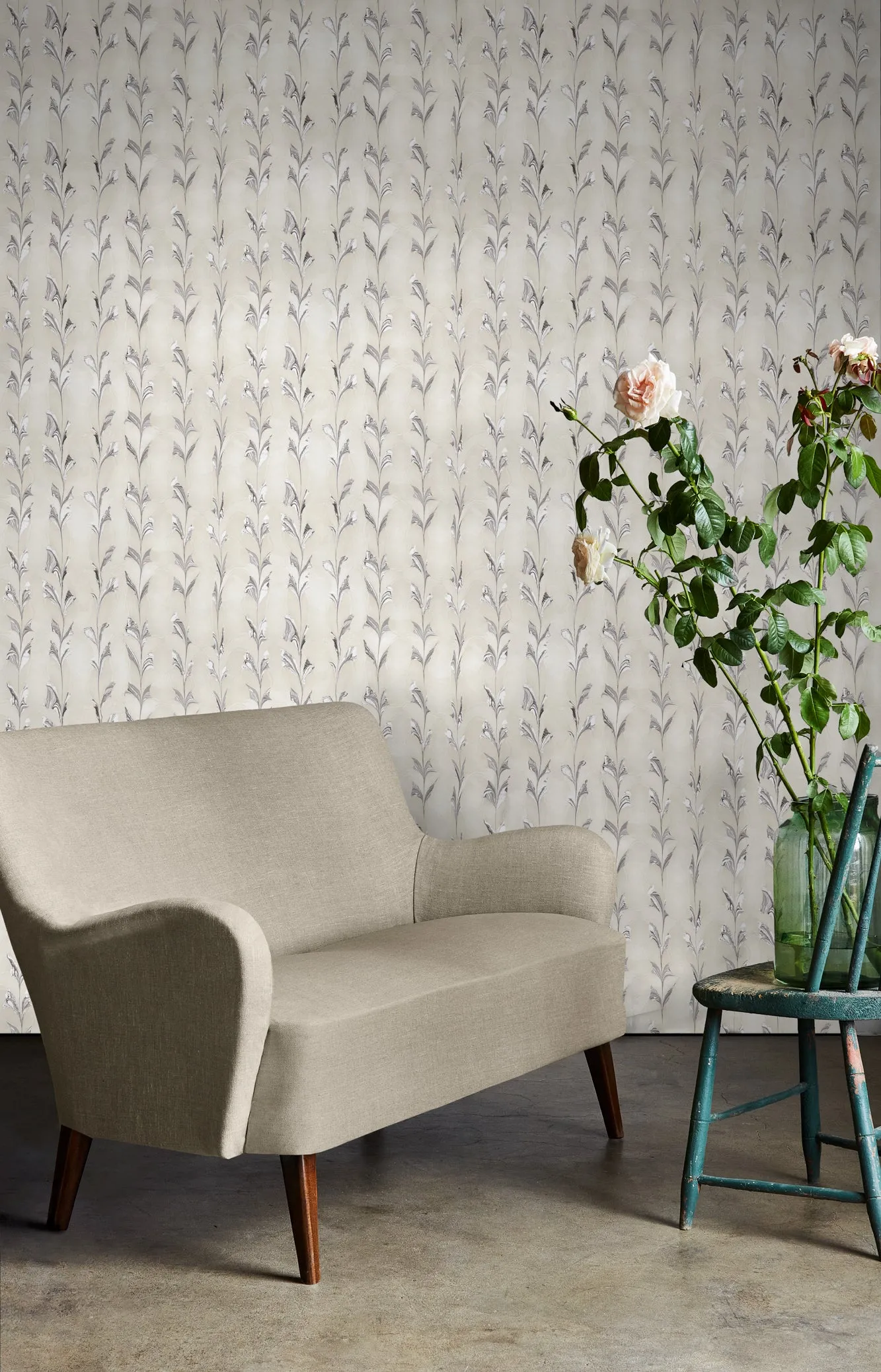 CLIMBING VINES WALLPAPER / SILVER BIRCH