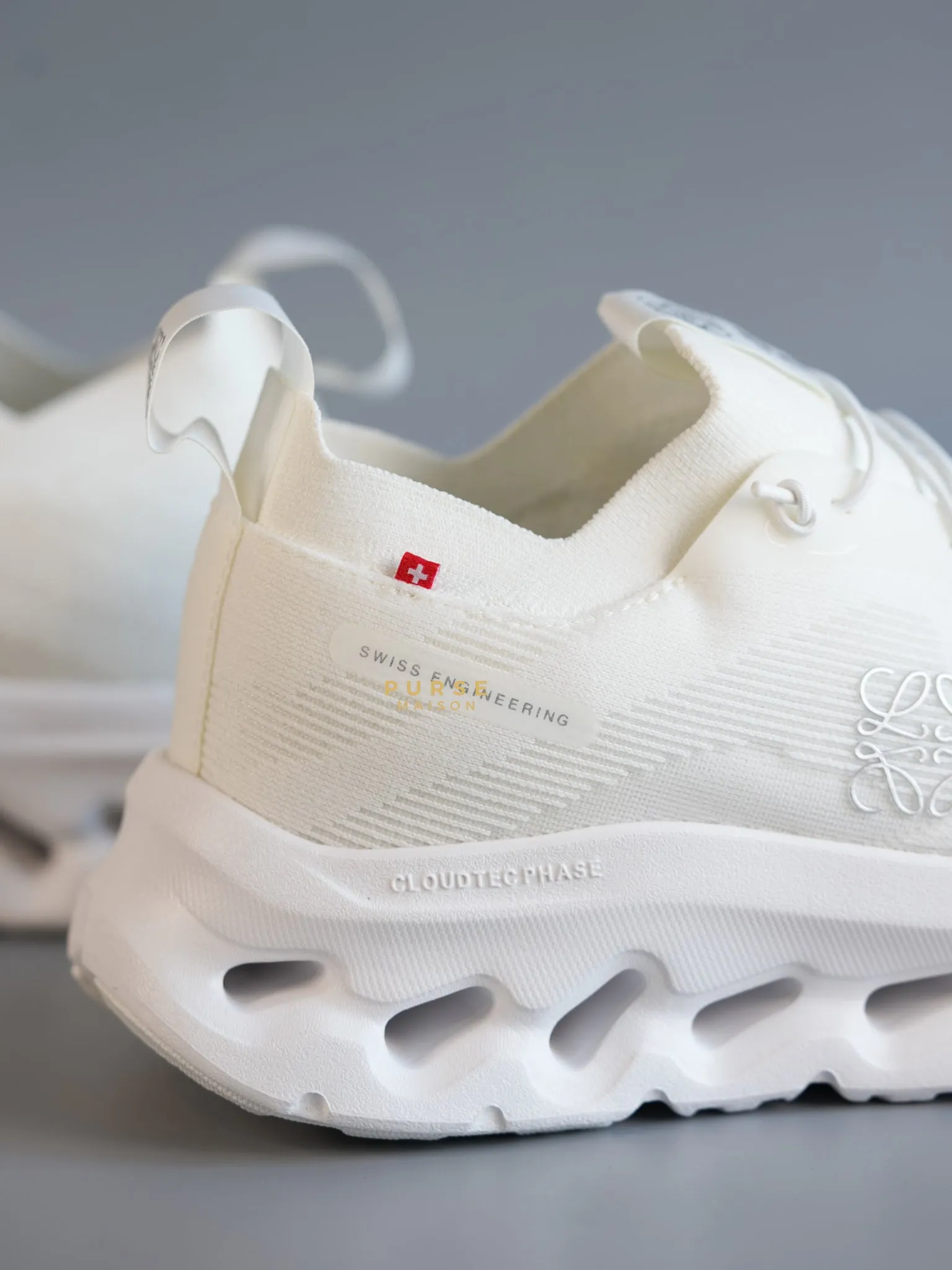 Cloudtilt All White Sneakers Size 42 EU (26cm)