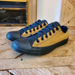 Converse Canvas Tan and Black - Excellent Preowned Condition Men's 7, Women's 9