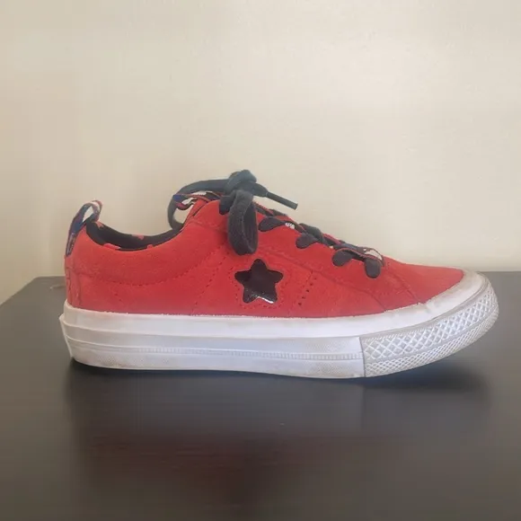 HELLO KITTY x Converse One Star 163905C Red Suede Sneakers EUC Youth Sz 13.5