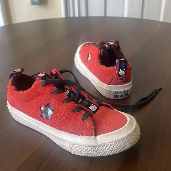 HELLO KITTY x Converse One Star 163905C Red Suede Sneakers EUC Youth Sz 13.5