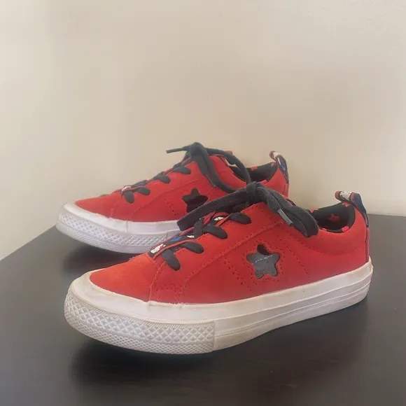 HELLO KITTY x Converse One Star 163905C Red Suede Sneakers EUC Youth Sz 13.5