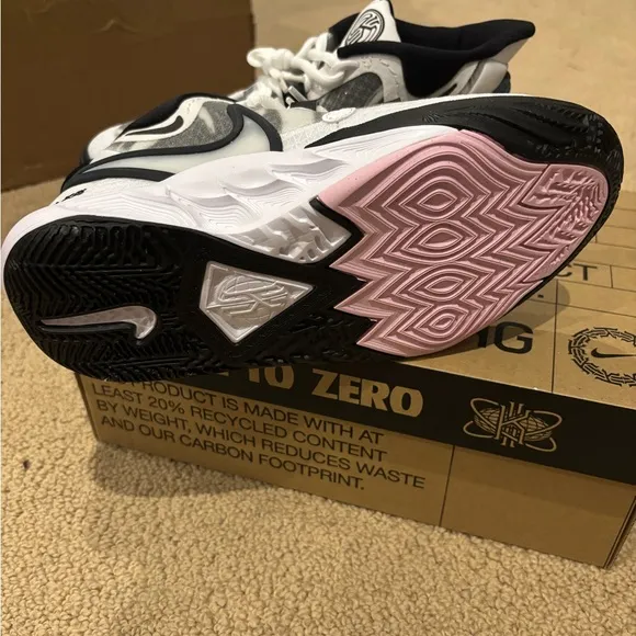 Kyrie 8 white/white-black sneakers youth size 5y girls
