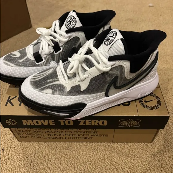Kyrie 8 white/white-black sneakers youth size 5y girls