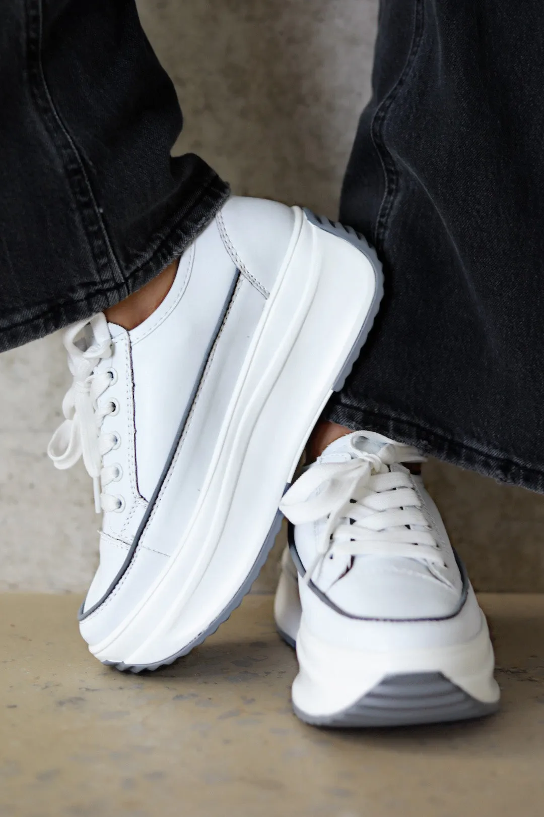 Leo White   Grey