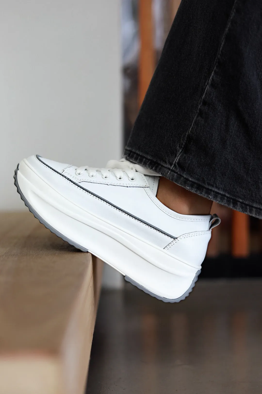 Leo White   Grey