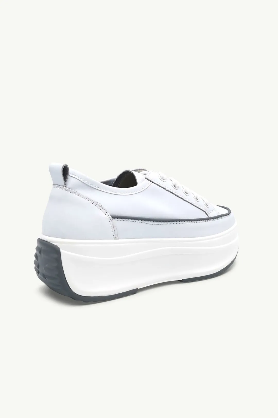 Leo White   Grey