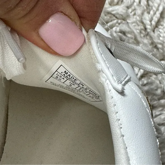 MICHAEL Michael Kors NEW White Logo Sneakers Kids 5.5/ Women’s 7.5