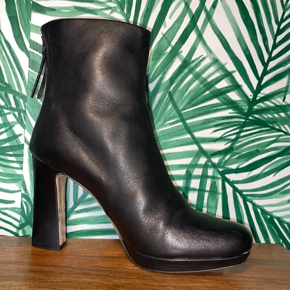MIU MIU Black Leather Platform Zip Ankle Boots Women’s 39.5/9