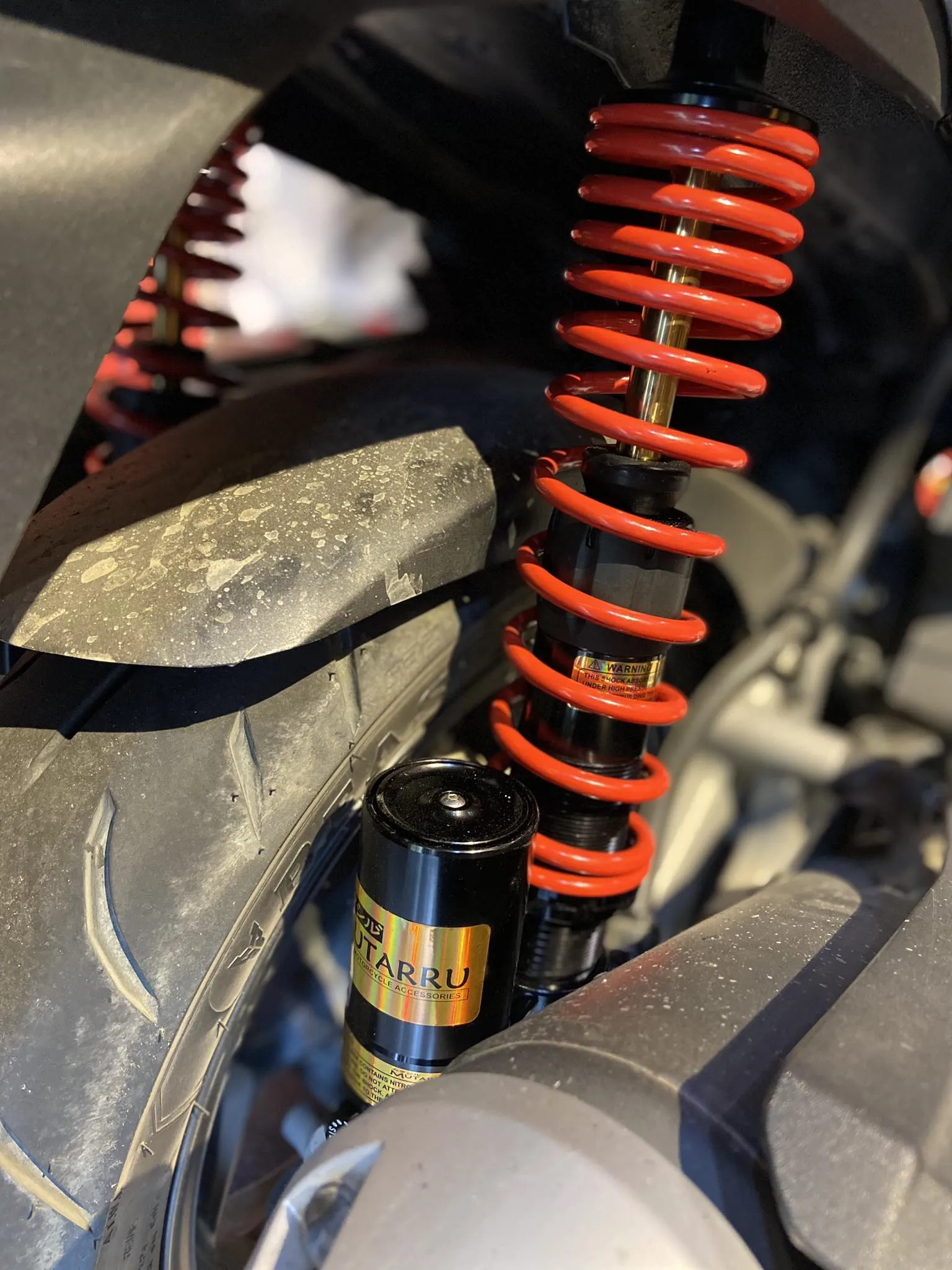 MUTARRU INVERTED SHOCK WITH TANK 365MM FOR PCX (RED)
