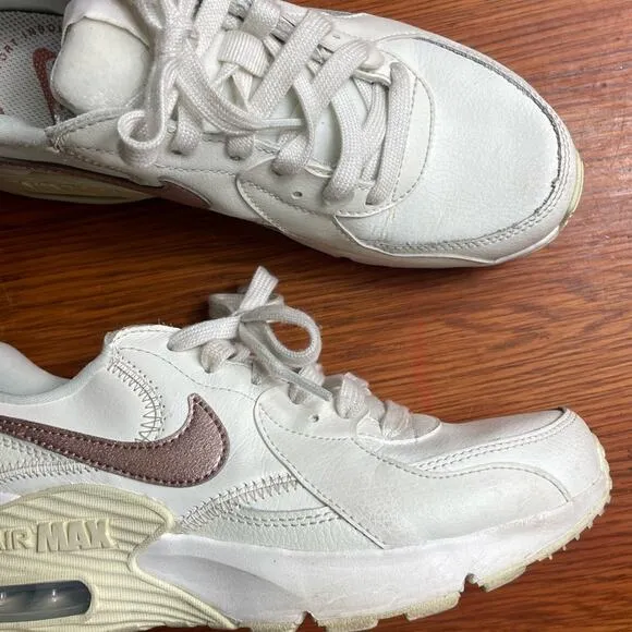 NIKE Air Max Women’s Sz 7 Excee Lea Sneakers White Pink