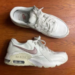 NIKE Air Max Women’s Sz 7 Excee Lea Sneakers White Pink