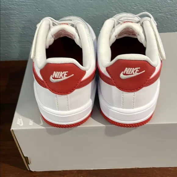 NIKE FORCE LOW White and Red Sneakers with Classic Design