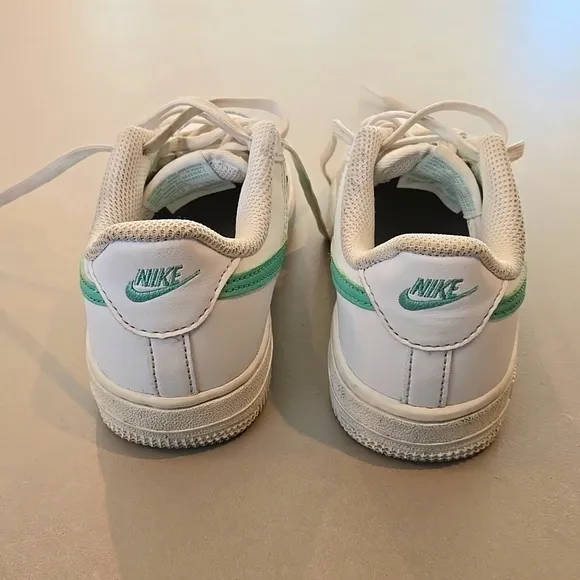 Nike Iconic Air Force 1 Low Girl's Sneakers