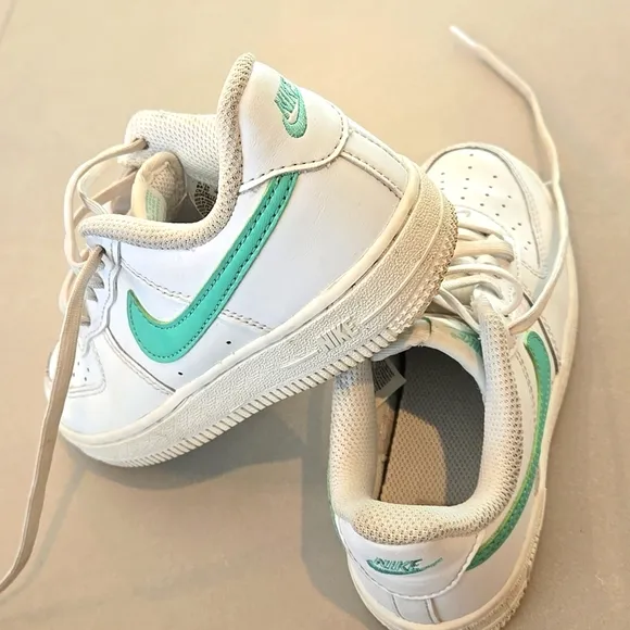 Nike Iconic Air Force 1 Low Girl's Sneakers