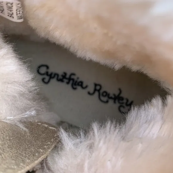 NWOT cynthia rowley girls shimmery gold faux fur boots