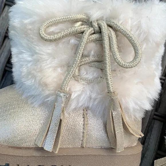 NWOT cynthia rowley girls shimmery gold faux fur boots