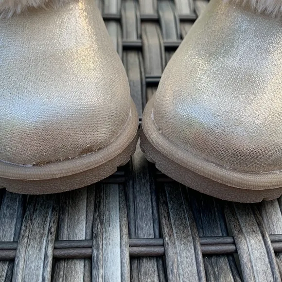 NWOT cynthia rowley girls shimmery gold faux fur boots