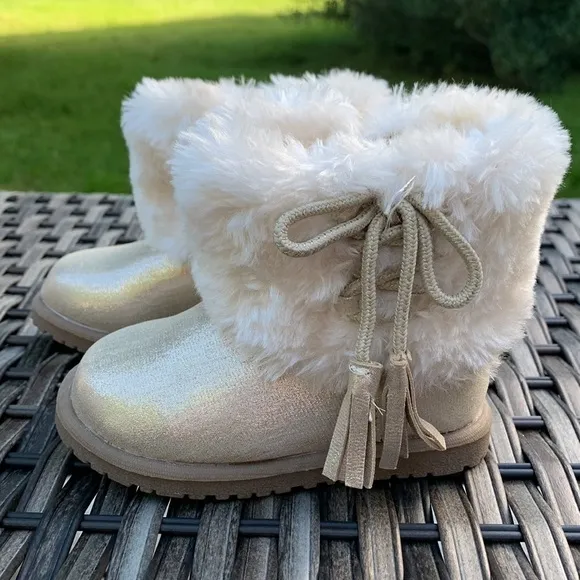 NWOT cynthia rowley girls shimmery gold faux fur boots