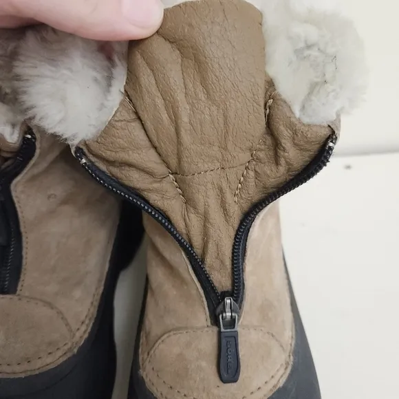 Sorel Women's Snow Angel Leather Black Fur Lined Zipper Ankle Tan Boots Size 7.5