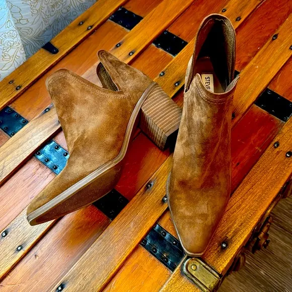 Steve Madden Havannah Chestnut Suede Ankle Boots