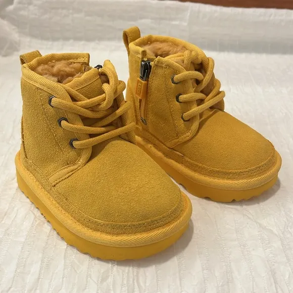 UGG NEUMEL II kids toddler boots shoe lace inner Sherpa lined treadlite size 6c