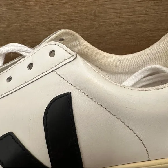 Veja Men's Esplar Leather White Black Sneakers Size 9