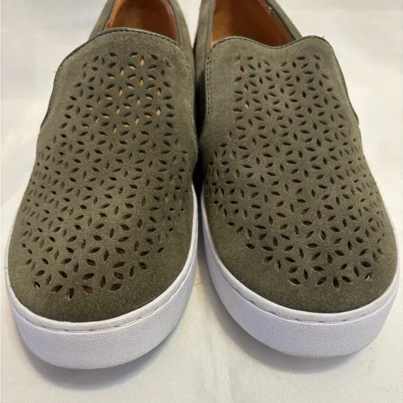 Vionic Kani Slip-On Sneaker Olive Green Women’s Size 8