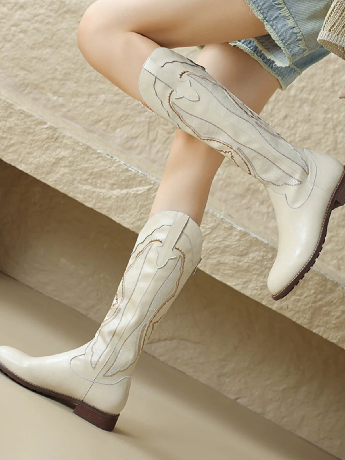 White Boots Women Boots Autumn and Winter Fleece-lined Low Heel Genuine Leather Boots\n Knight Boots Retro Embroidery Western Cowboy Boot