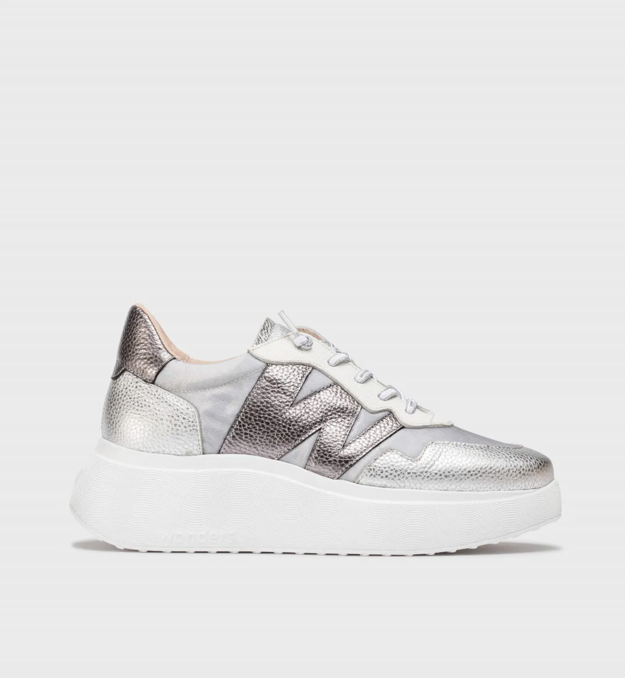 Wonders - A-3622 Silver Platform Trainer